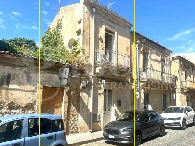 Casa indipendente in vendita a Noto via ducezio, 93
