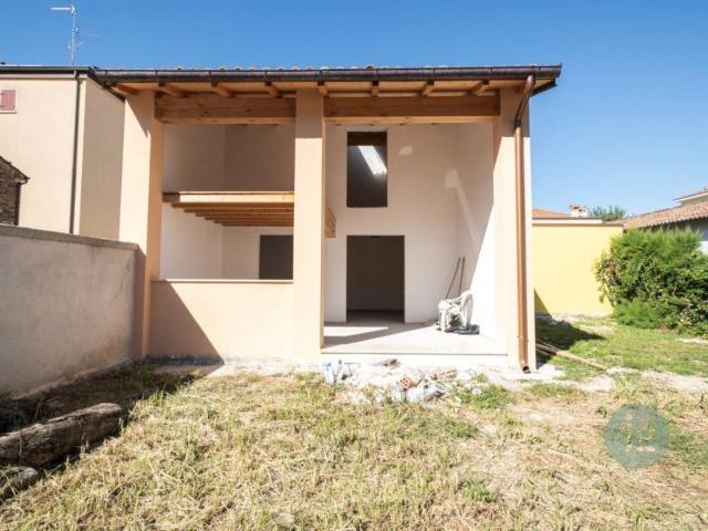 Casa indipendente in vendita a Novi di Modena MO