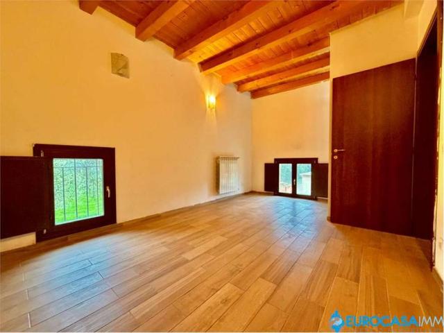 Casa indipendente in vendita a Novi di Modena MO
