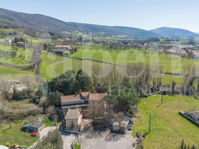 Casa indipendente in vendita a Nocera Umbra PG
