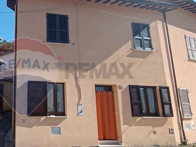 Casa indipendente in vendita a Nocera Umbra PG