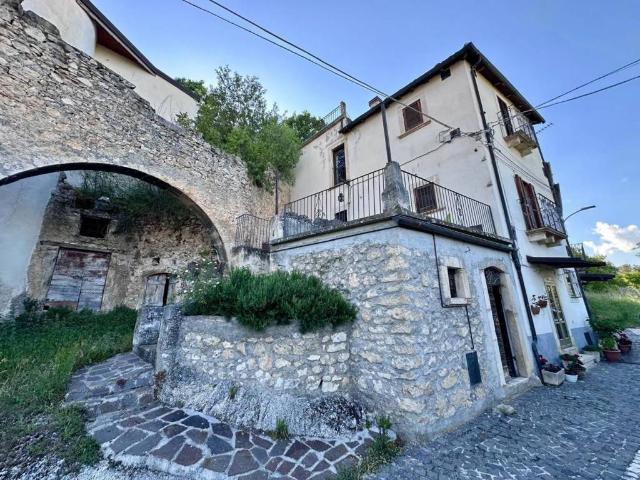 Casa indipendente in vendita a Navelli AQ