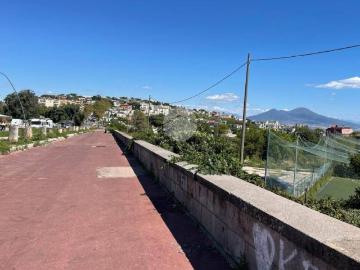 Piazza salvatore di giacomo - Giardino