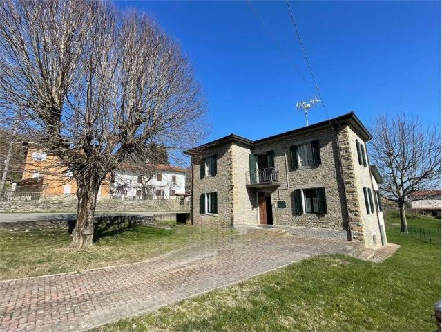 Casa indipendente in vendita a Neviano degli Arduini PR