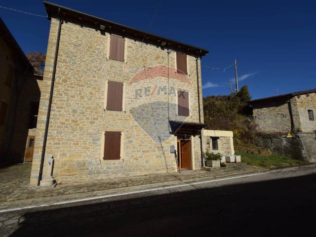 Casa indipendente in vendita a Neviano degli Arduini PR