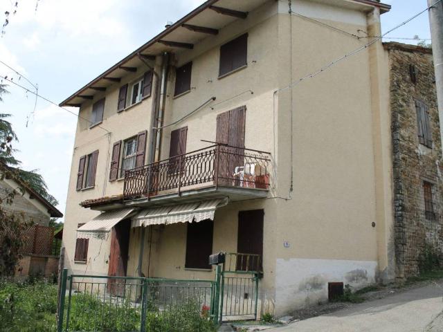 Casa indipendente in vendita a Neviano degli Arduini PR