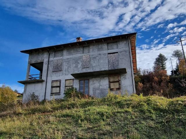 Casa indipendente in vendita a Neviano degli Arduini PR