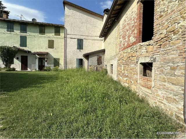 Casa indipendente in vendita a Neviano degli Arduini PR