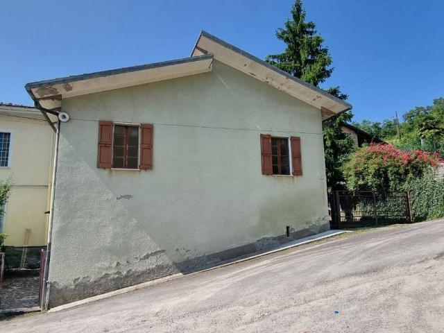 Casa indipendente in vendita a Neviano degli Arduini PR