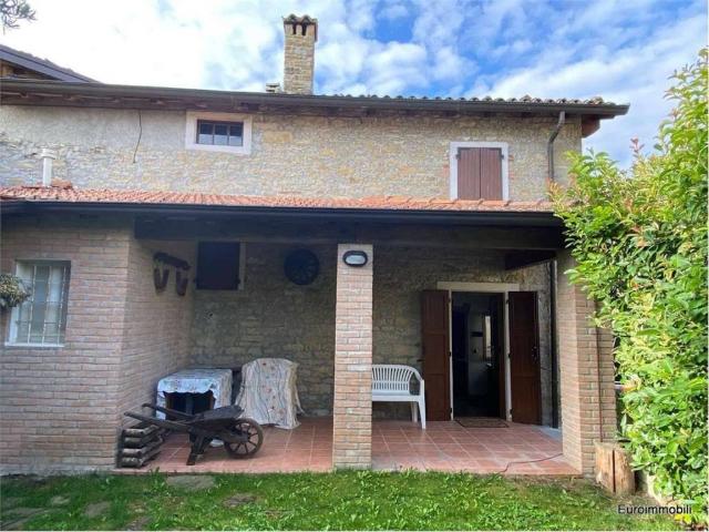 Casa indipendente in vendita a Neviano degli Arduini PR