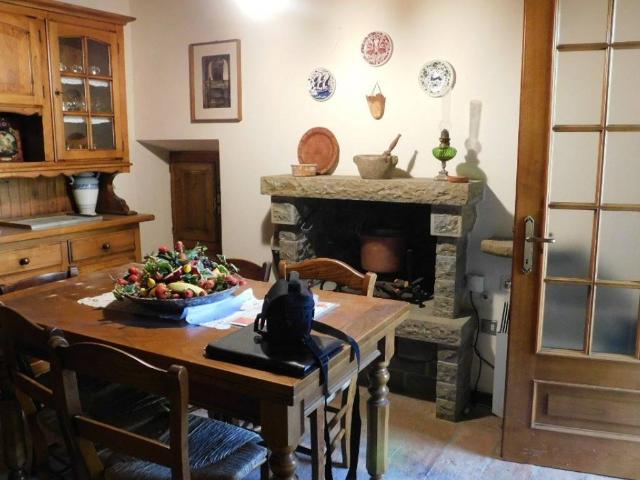 Casa indipendente in vendita a Neviano degli Arduini PR