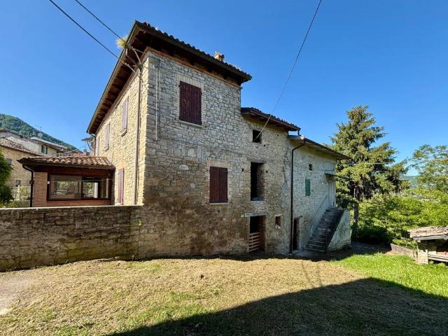 Casa indipendente in vendita a Neviano degli Arduini PR