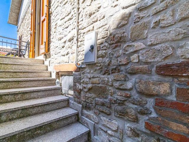 Casa indipendente in vendita a Neviano degli Arduini PR
