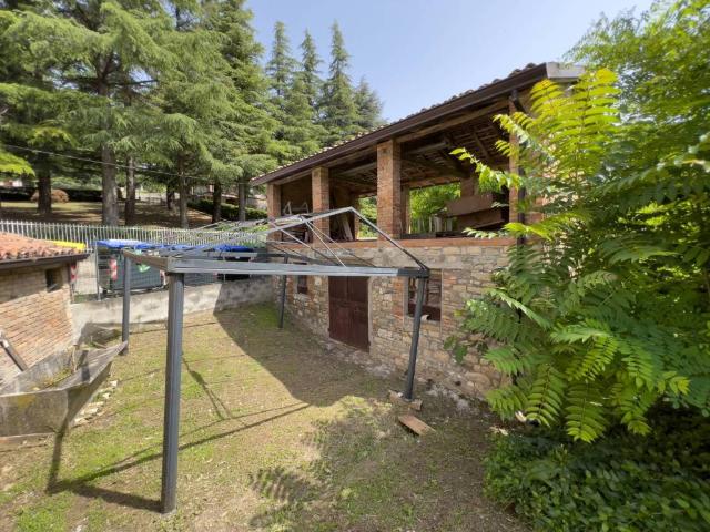 Casa indipendente in vendita a Neviano degli Arduini PR