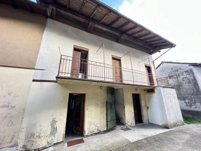 Casa indipendente in vendita a Nebbiuno NO