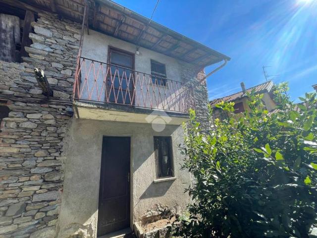 Casa indipendente in vendita a Nebbiuno NO