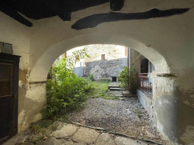 Casa indipendente in vendita a Nebbiuno NO