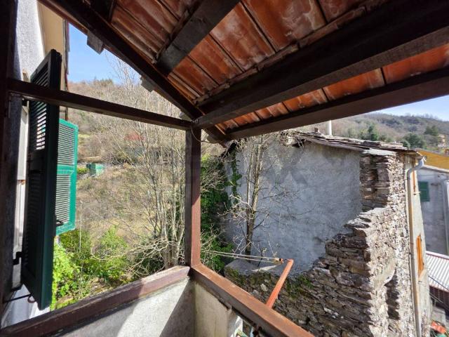 Casa indipendente in vendita a Neirone GE