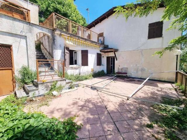 Casa indipendente in vendita a Neirone GE