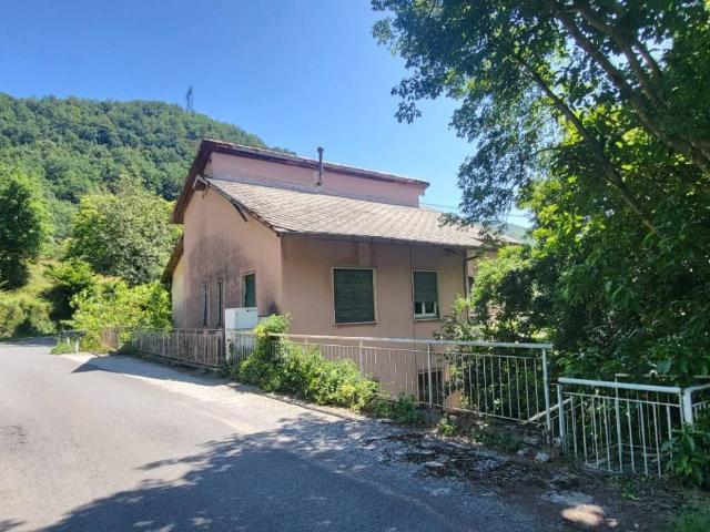 Casa indipendente in vendita a Neirone GE