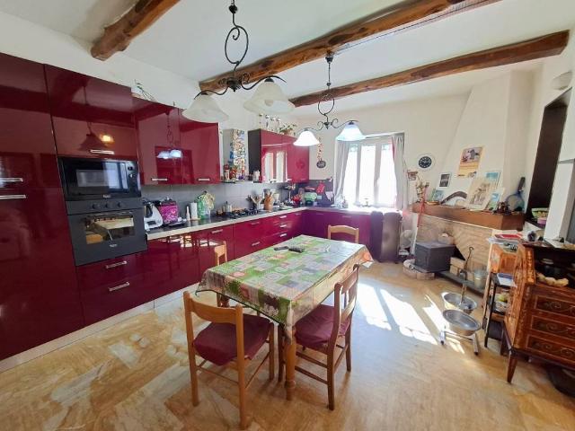 Casa indipendente in vendita a Neirone GE