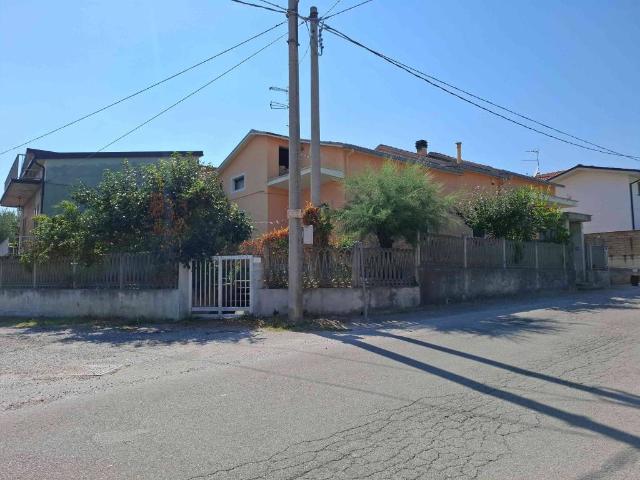 Casa indipendente in vendita a Nereto TE