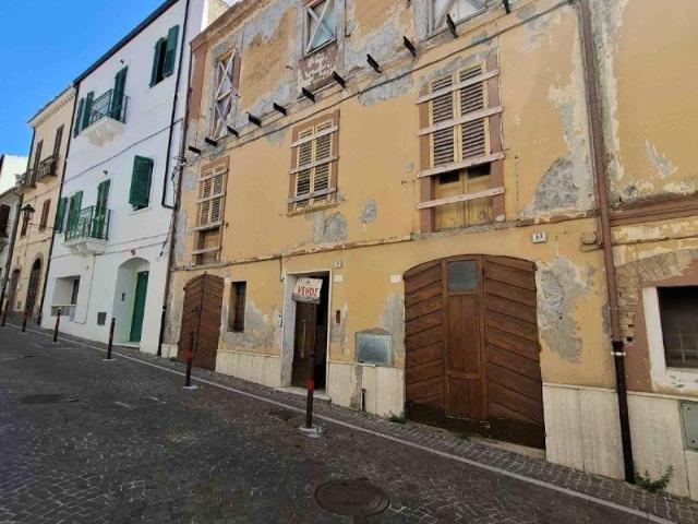 Casa indipendente in vendita a Nereto TE