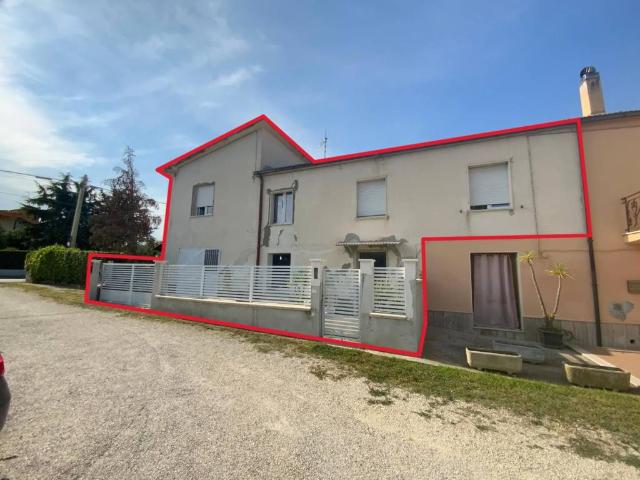 Casa indipendente in vendita a Nereto TE