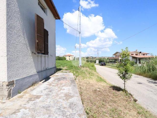 Casa indipendente in vendita a Nereto TE