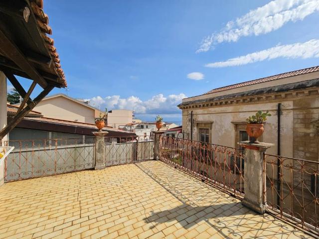 Casa indipendente in vendita a Nizza di Sicilia ME