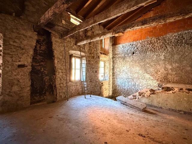 Casa indipendente in vendita a Nibionno LC