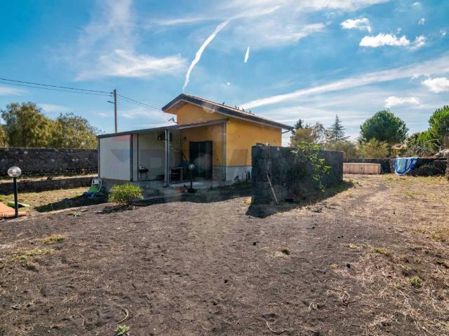 Casa indipendente in vendita a Nicolosi CT