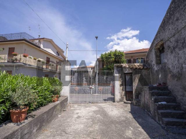 Casa indipendente in vendita a Nicolosi CT