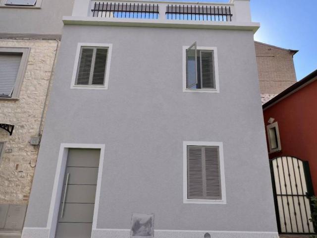 Casa indipendente in vendita a Numana AN