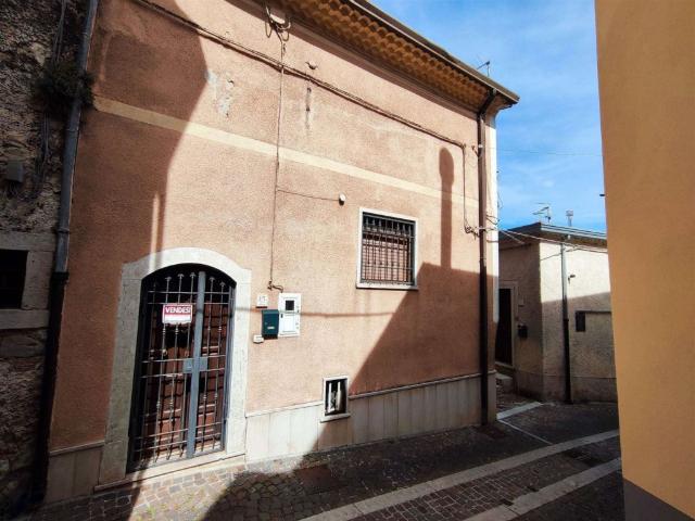 Casa indipendente in vendita a Nusco via taverna 15