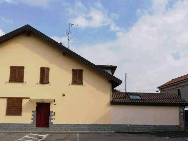 Casa indipendente in vendita a Solaro MI