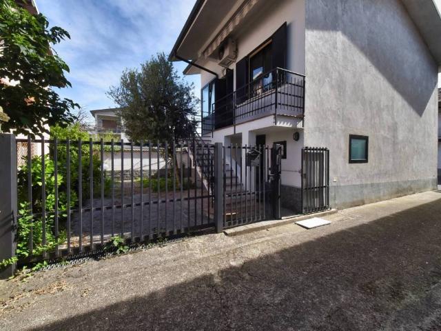 Casa indipendente in vendita a Solaro MI