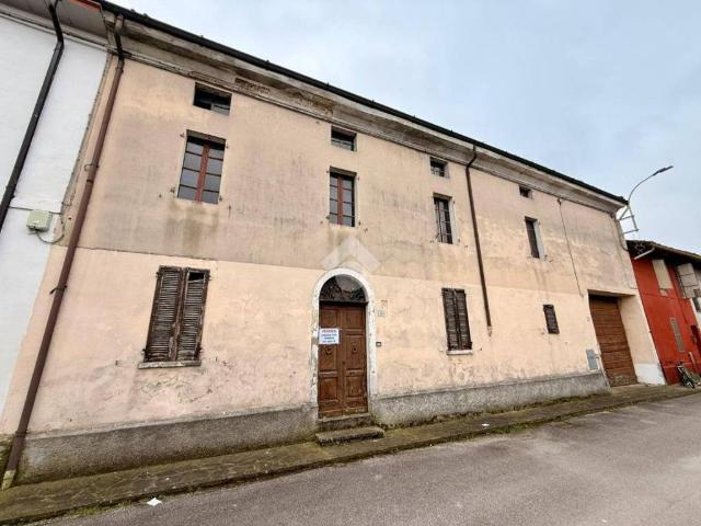 Casa indipendente in vendita a Solarolo Rainerio CR