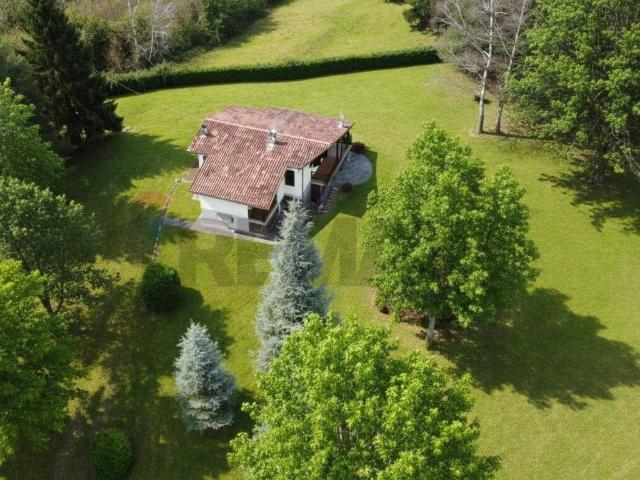 Casa indipendente in vendita a Solto Collina BG