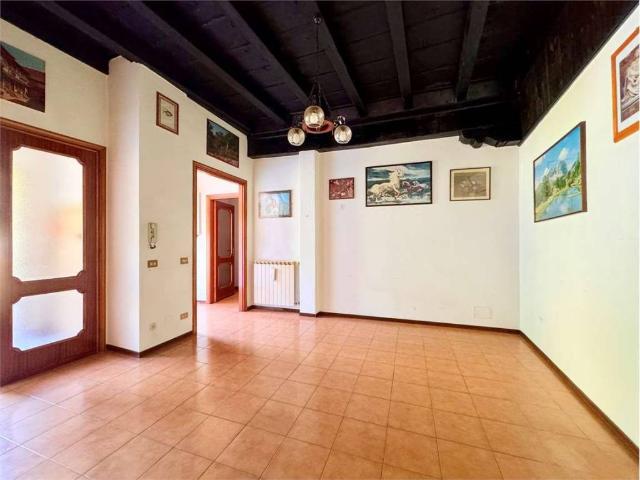 Casa indipendente in vendita a Solto Collina BG