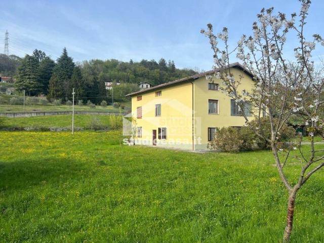 Casa indipendente in vendita a Solto Collina BG