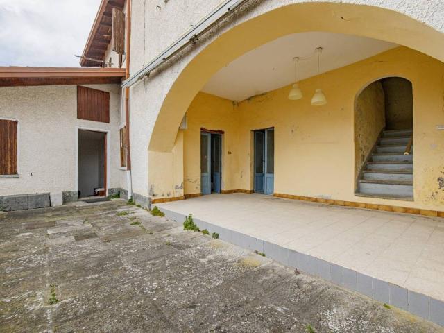 Casa indipendente in vendita a Solto Collina BG