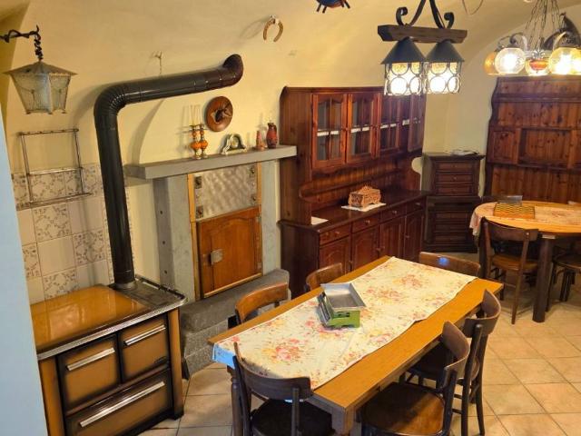 Casa indipendente in vendita a Solto Collina BG