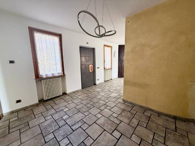 Casa indipendente in vendita a Somaglia LO