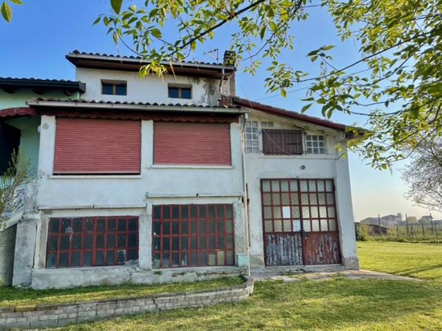Casa indipendente in vendita a Soragna PR