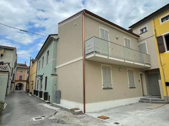 Casa indipendente in vendita a Soragna PR