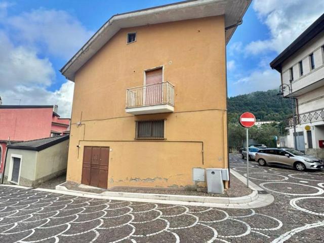 Casa indipendente in vendita a Sorbo Serpico AV