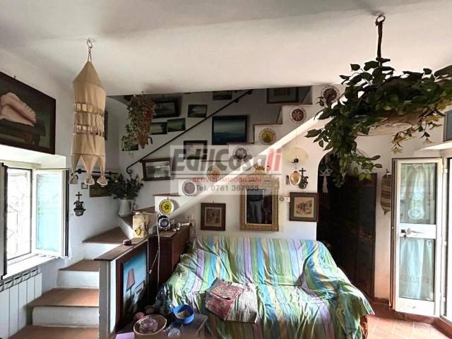 Casa indipendente in vendita a Soriano nel Cimino VT