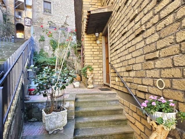 Casa indipendente in vendita a Soriano nel Cimino VT