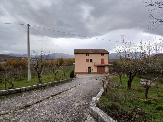 Casa indipendente in vendita a Satriano di Lucania PZ